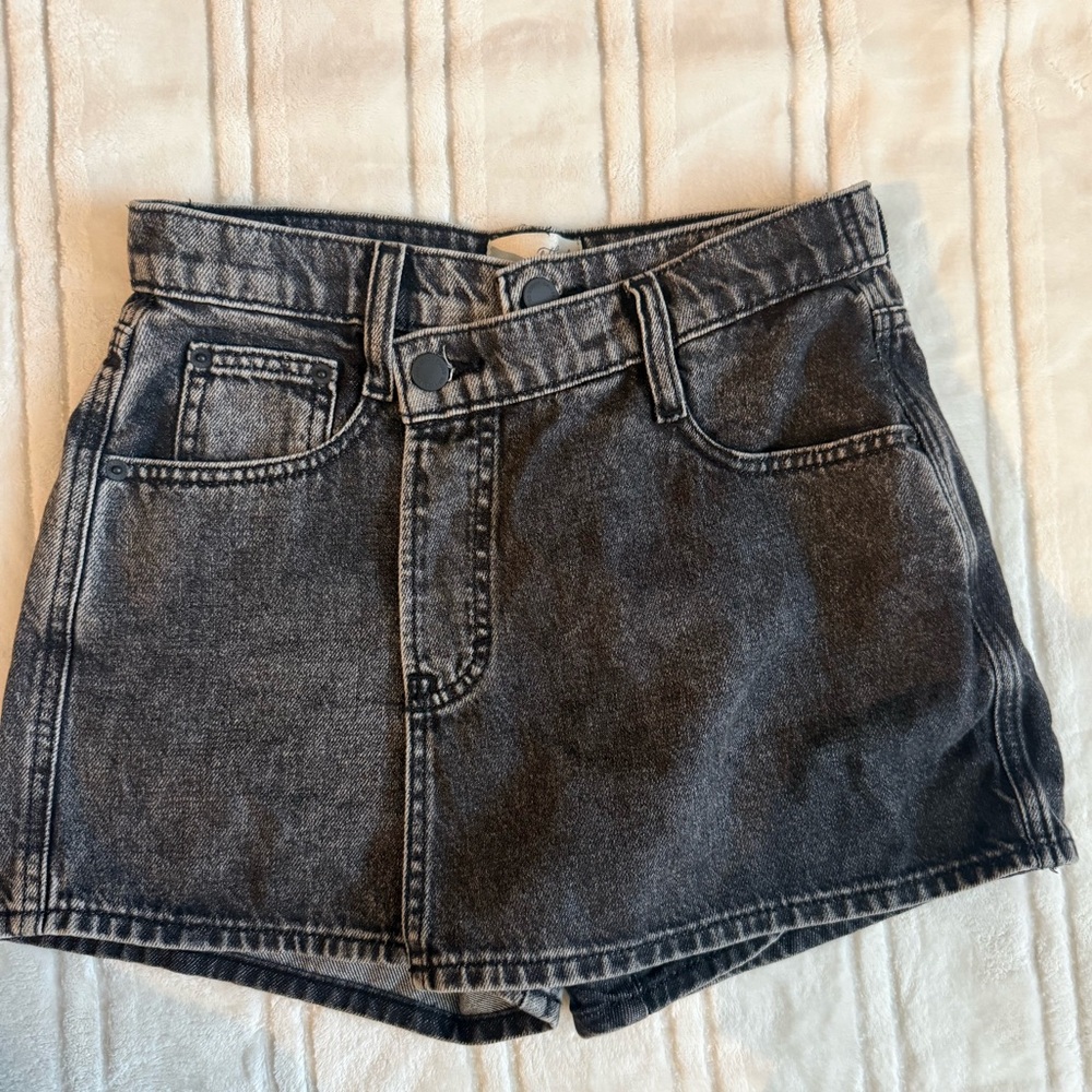 NWOT Universal thread black faded wash mini wrap skort stretchy and comfortable